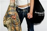 »Det er sørgeligt, men man bliver bare mere accepteret, hvis man går i fedt tøj,« fortæller Henriette Schmidt, 16 år, 1.g på Rungsted Gymnasium. Hun har tøj på for over seks tusinde kr.   Foto: Mads Nisse 