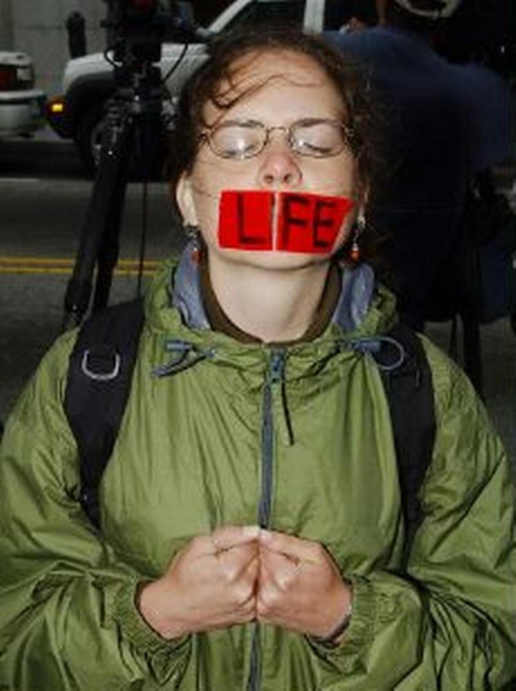 Sagen om Terri Schiavo har ført til demonstrationer flere steder i USA. - Foto: AP 