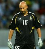Barthez i aktion for Frankrig i en landskamp mod Kroatien. - Arkivfoto: AP 