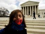 Kristne grupper demonstrerede uden for højesteret i Washington efter rettens beslutning om at afvise sagen. - Foto: AP 
