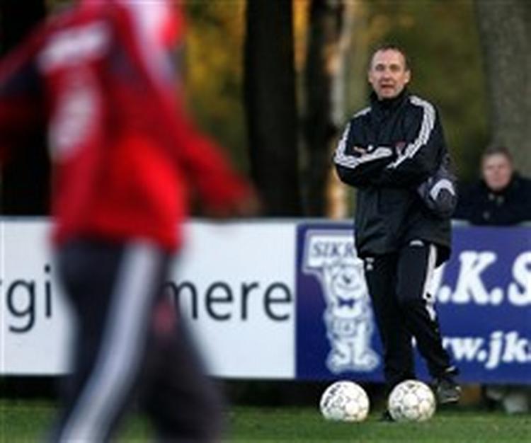 Det er Keld Bordinggaard der i aften står på sidelinjen til kampen mod Kasakhstan - Foto: Lars Poulsen 