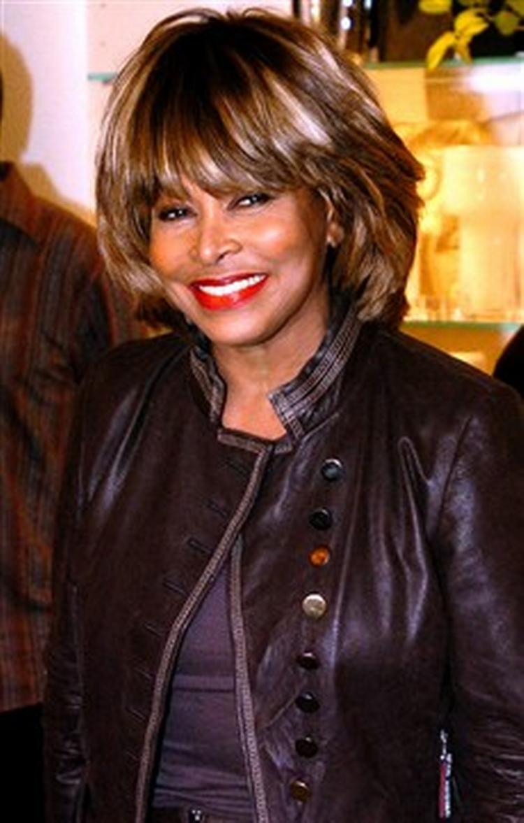 Tina Turner skal nu være med til at hive de sidste kunder i land til det store show i Parken.   Foto: Aaron Harris/AP 