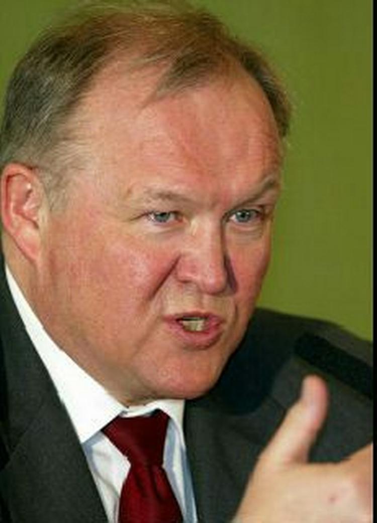 Flere meningsmålinger tyder nu på, at den svenske statsminister Göran Persson mister magten ved næste valg. - Arkivfoto: AP 