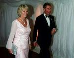 Det går ned af bakke med seertallene til royale begivenheder i England. Hele 67 procent siger, at de sandsynligvis ikke vil følge brylluppet mellem Prins Charles og Camilla Parker Bowles på fjernsynet. - Arkivfoto: AP 