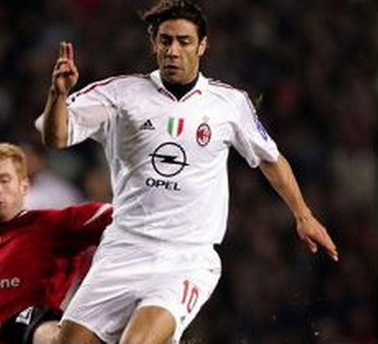 Rui Costa i aktion for Milan mod Manchester United-. - Arkivfoto: AP 