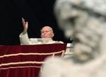 Pave Johannes Paul II kunne heller ikke i dag tale til de fremmødte på Peterspladsen i Rom. - Foto: AP 