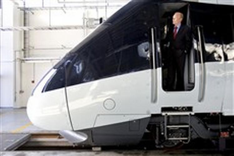 DSB-direktør Keld Sengeløv krydrede præsentationen af årsregnskabet med en fremvisning af intercitytoget IC4.   Foto: Peter Hove Olesen 