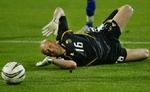 Fabien Barthez og hans franske holdkammerater måtte endnu engang bide i græsset. - Foto: AP 