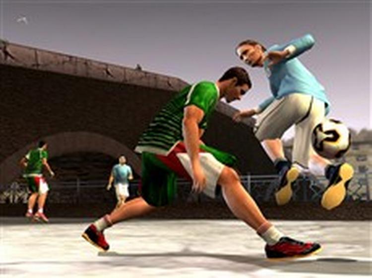 Italienske Totti   eller i folkemunde herhjemme Snotti   er blot én af de mange stjerner, der laver boldmagi i  FIFA Street . Der er dog intet magisk over spillet. 