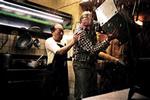 Lin Ku Wu som grill-ejeren Feng og Bjarne Henriksen som rørlæggeren Keld er de to præstationer, der bærer filmen hjem. - Foto: Robin Skjoldborg 