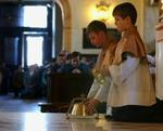 Messedrenge ved gudstjeneste i pavens fødeby Wadowice. - Foto: AP 