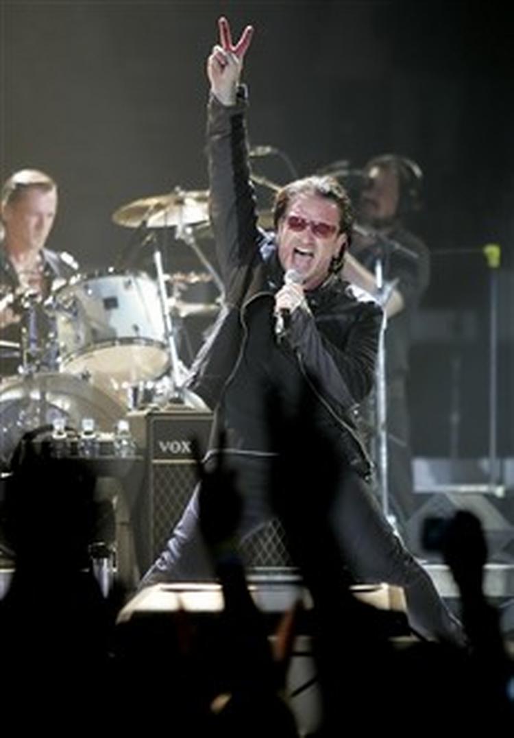 U2 og især frontfiguren Bono blander sig og har holdninger til de største politiske spørgsmål. - Foto: AP 