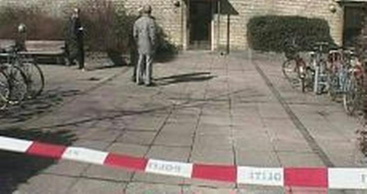 Politiet afspærrede et stykke af Adelgade, da man undersøgte en lejlighed, der viste sig at være gerningsstedet. - Arkivfoto: Localeyes 