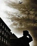 Tyske krigsfly på himlen over København 9. april 1940. Den danske regering opfordrer befolkningen til ikke at gøre modstand. - Foto: Helmer Lund-Hansen 