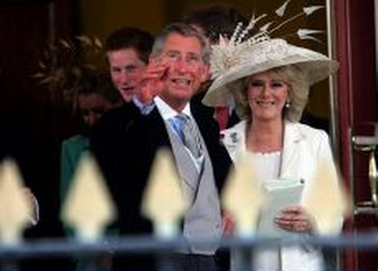 Prins Charles sammen med sin hustru Camilla Parker Bowles. - Foto: AP 