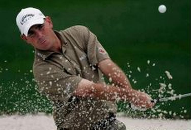 Thomas Bjørn var en tur i bunkeren på andet hul, men reddede alligevel sin par. - Foto: AP 