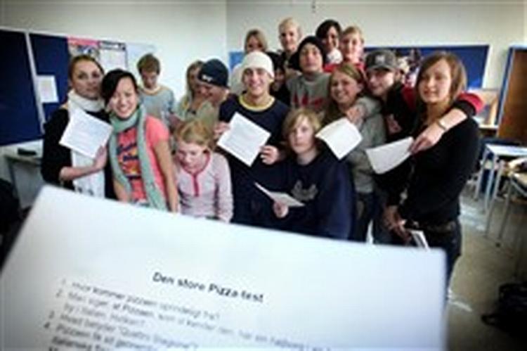 9.v på Kirkebjeg Skole i Vanløse havde visse problemer med PIZZA-testen. 'Quattro Staggioni' betyder for eksempel ikke 'mere champignon'. - Foto: Morten Langkilde 