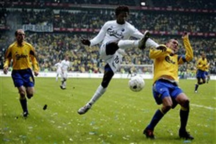 FCK's angribere udstillede i dén grad Brøndby-forsvarets svagheder. Træner Laudrup siger, at spillerne nu skal finde troen på sig selv på træningsbanen. - Foto: Thomas Borberg 