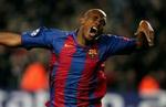 Samuel Eto'o, der her fejrer en scoring, er ikke som frygtet alvorligt skadet. - Foto: AP 