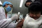 Et spædbarn i Kina vaccineres mod meningitis. - Arkivfoto: AP 