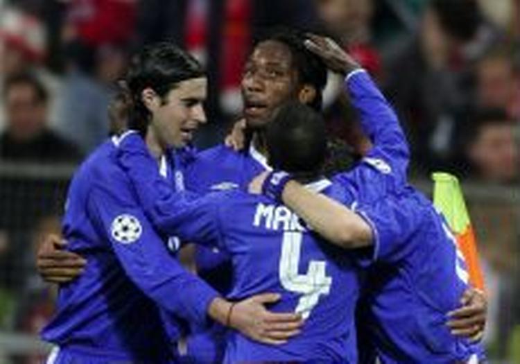 Chelsea-jubel efter Drogbas mål til 2-1.Chelsea tabte 2-3, men vandt kvartfinalen sammenlagt 6-5. - Foto: AP 