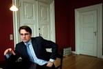 »Vi udskyder det, fordi Kammeradvokaten har givet os det råd«, siger kulturminister Brian Mikkelsen om salget af TV 2. - Foto: Klaus Holsting 