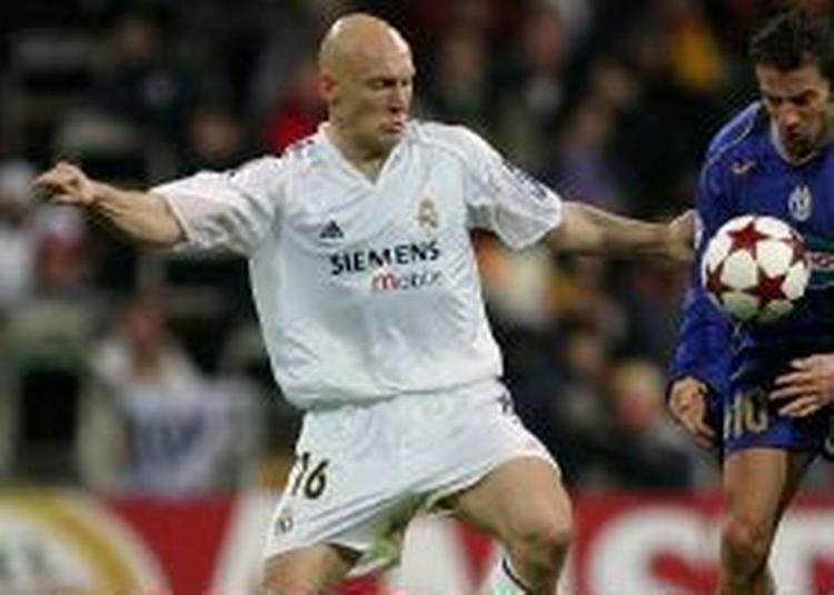 Thomas Gravesen er ikke så slemt skadet som først antaget. - Foto: AP 