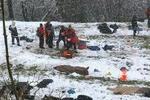 Redningsarbejdet besværliggøres af snevejret i området. - Foto: AP 