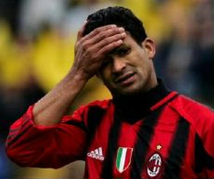 Milans brasilianer Serginho ærgrer sig efter nederlaget. - Foto: AP 