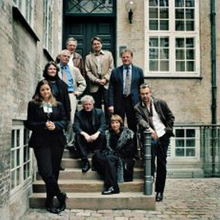 Formænd og forkvinder for de syv udvalg med Jørn Lund (nr 3 f.v.) og kulturministeren i midten. 