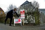 Så længe nybyggeriet ikke kan følge med efterspørgslen på boligerne, vil huspriserne fortsætte opad, vurderer eksperter.   Arkivfoto: Kim Nielsen 