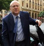Premierminister Mikati lover at fyre landets hårdt kritiserede, prosyriske sikkerhedschefer. - Foto: AP 