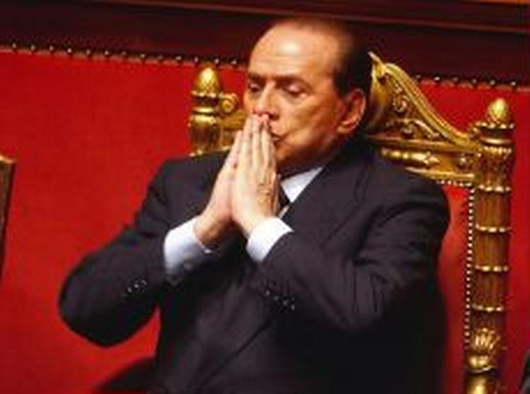 Silvio Berlusconi vil i morgen kæmpe for sit politiske liv, når han taler i senatet og til parlamentet. - Foto: AP 