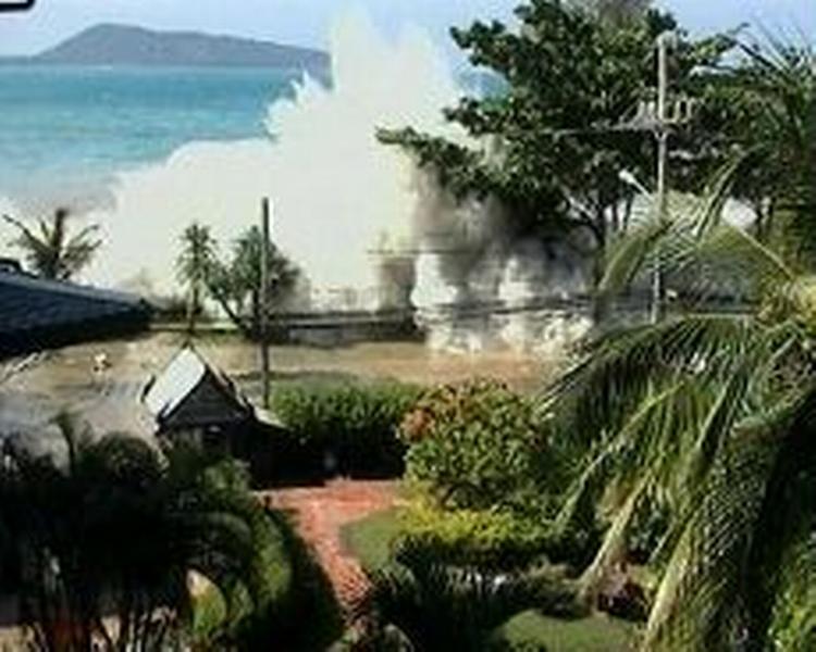 Nogle af de penge, der skulle hjælpe tsunami-ofre, er faldet i de forkerte lommer. - Foto: AP 