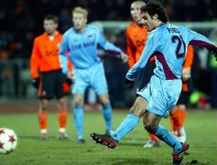 Perez i aktion i en ligakamp for hollandske Alkmaar. - Foto: AP 