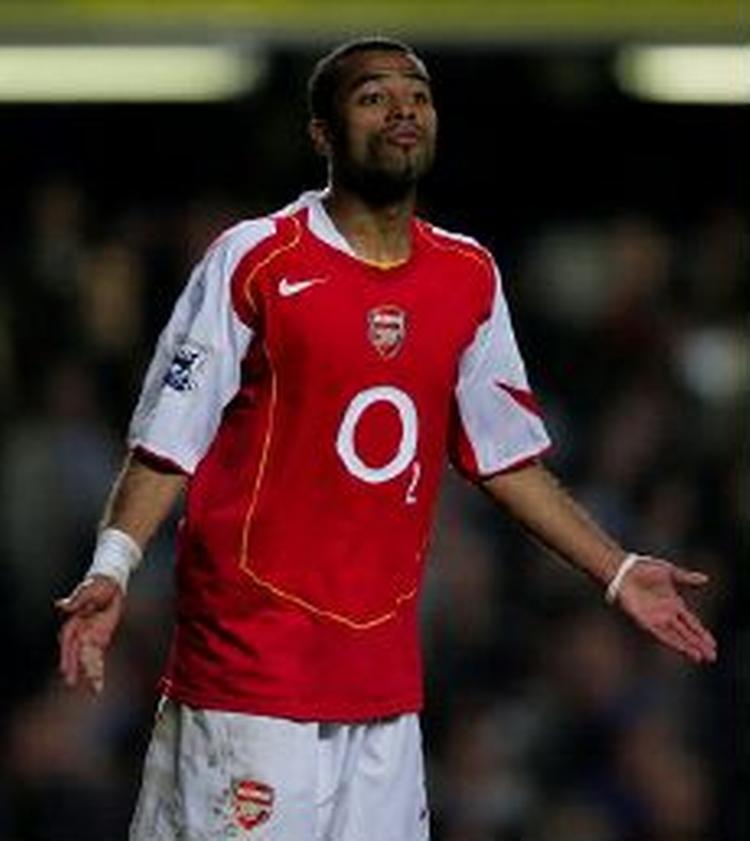 Ashley Cole og Arsenal formåede ikke at knække Chelsea. - Foto: AP 