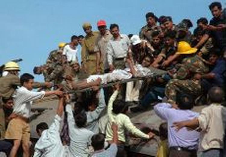 Mindst 56 personer er blevet kvæstet ved ulykken i delstaten Gujarat. - Foto: AP 