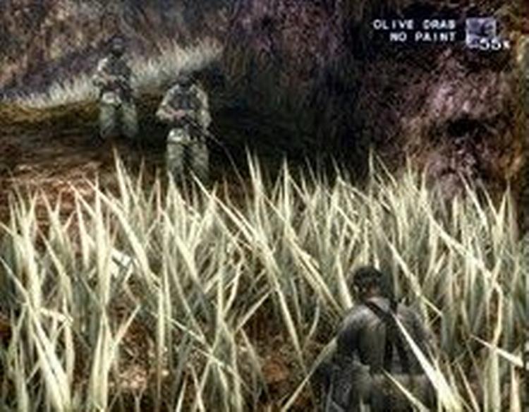 En stor del af  Snake Eater  handler om sløring og overlevelse i en kompromisløs jungle. Her gemmer hovedpersonen Snake sig i det høje græs for de to fjender, mens tallet til højre viser, hvor skjult man er. 