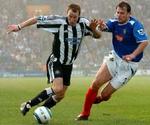 Lee Bowyer (tv.) i aktion for Newcastle. - Foto: AP 