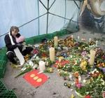 Levende lys og blomster var lagt til minde om den dræbte 26-årige på gerningsstedet på Christiania. - Foto: Jens Dresling 