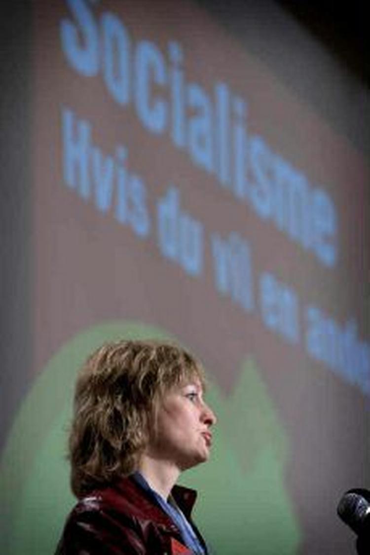Enhedslisten holder årsmøde i denne weekend. Her er det Line Barfod på talerstolen. - Foto: Jens Dresling 