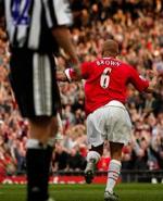 Manchester United Wes Brown jubler efter scoring over Newcastle. - Foto: AP 
