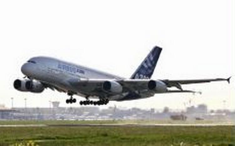 Kl. 10.29 lettede verdens største paasagerfly for første gang. - Foto: AP 