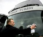 Henrik Lefeldt fra Vagns Turist. Firmaets busser skal nu omregistreres til svenske nummerplader.   Foto: Jens Dresling 