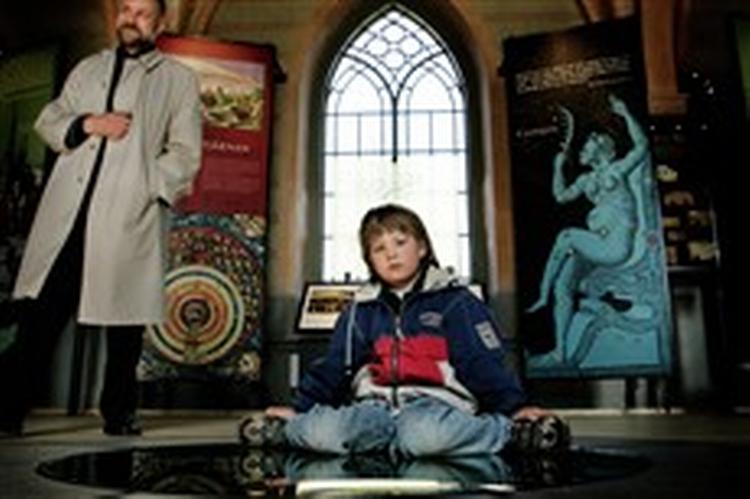 Magnus på 6 år på besøg på det nye museum. - Foto: Mads Nissen 