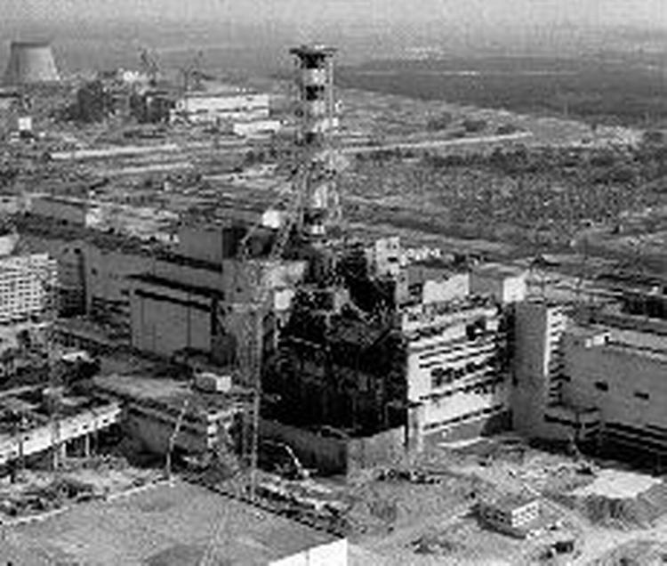 Reaktor nr. 4 på Tjernobyl tog kraftig skade ved eksplosionen i 1986. - Arkivfoto: AP 