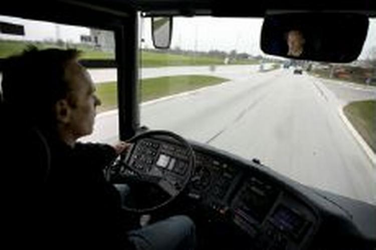Rådet for Større Færdselssikkerhed vil gerne have det nye sikkerhedsudstyr i busserne sat på prøve. - Foto: Jens Dresling 