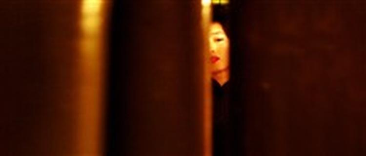 Wong Kar-Wais '2046' er en udsøgt fornøjelse for synssansen. Den minder konstant sin tilskuer om, at film er billeder, billeder og billeder - som i øvrigt skal ses i biografen. - Foto: Camera Film 