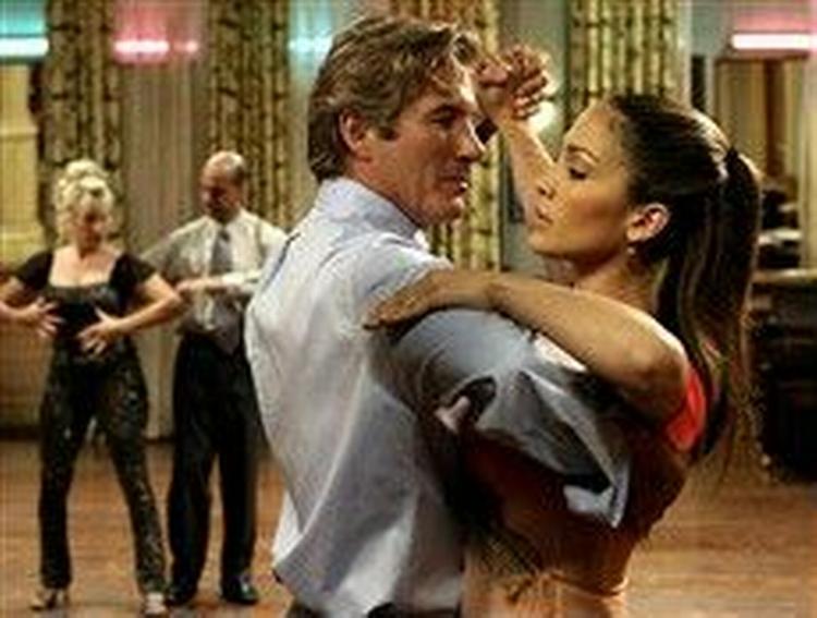 Hvor mange mennesker er villige til at tro på, at Richard Gere er nødt til at gå på danseskole for at blive lykkelig? Foto: UIP 