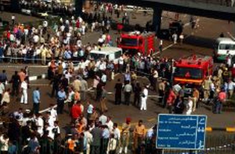 Folk stimler sammen i Kairo efter bombeangrebet. - Foto: AP 